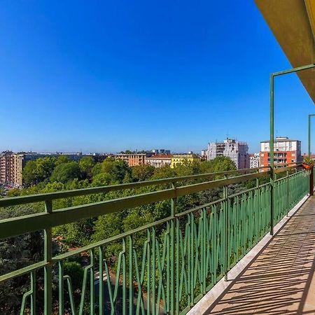 Sunny & Updated Flat With Panoramic City View 50M From M4 Stop Milan Bagian luar foto