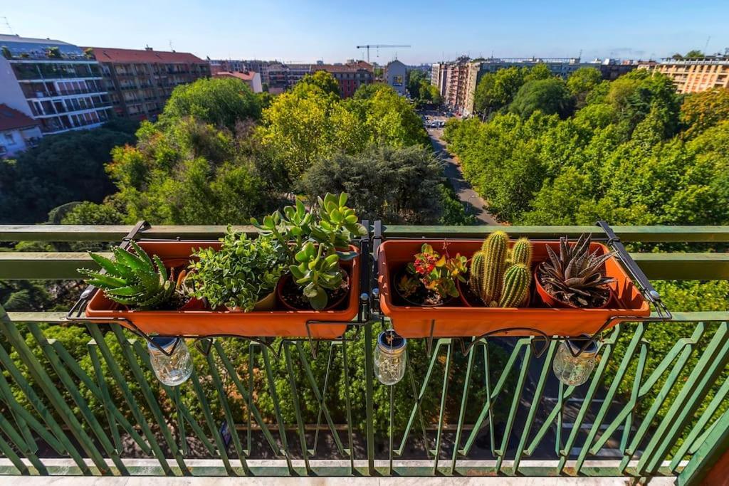Sunny & Updated Flat With Panoramic City View 50M From M4 Stop Milan Bagian luar foto