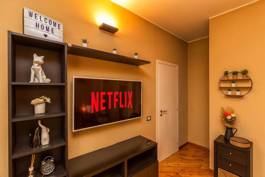 Sunny & Updated Flat With Panoramic City View 50M From M4 Stop Milan Bagian luar foto