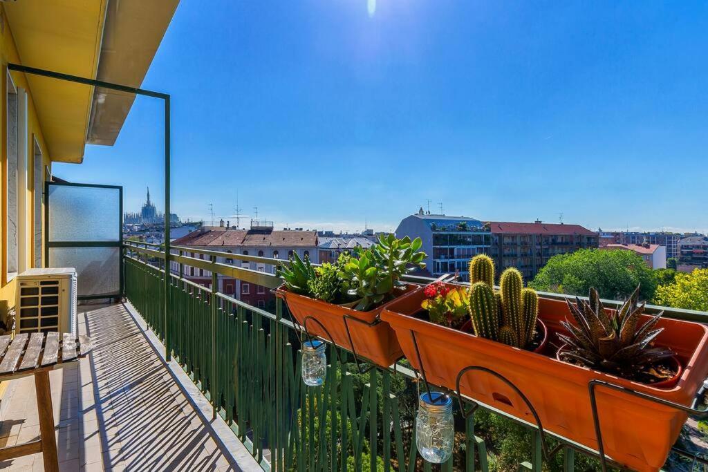 Sunny & Updated Flat With Panoramic City View 50M From M4 Stop Milan Bagian luar foto