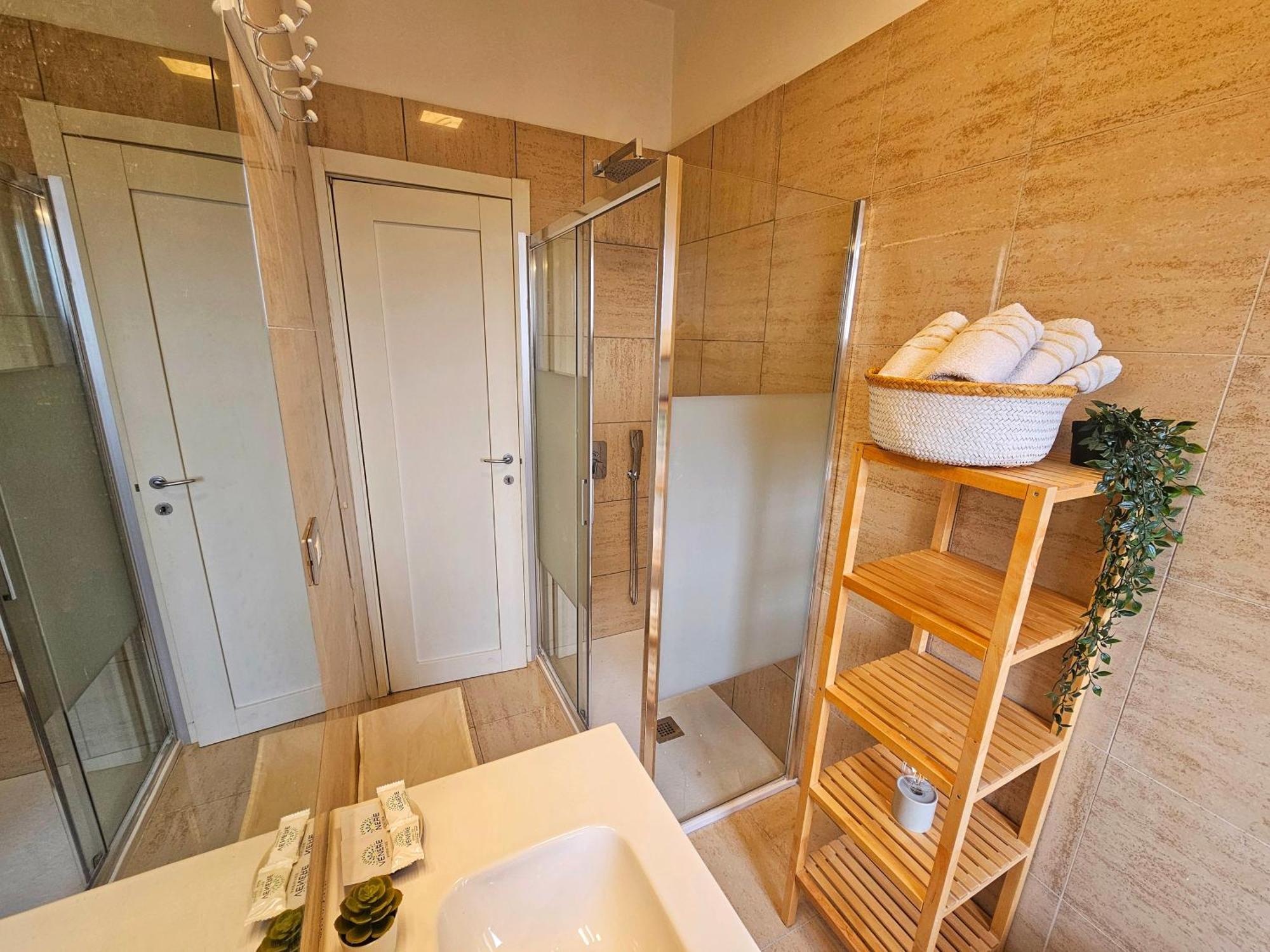 Sunny & Updated Flat With Panoramic City View 50M From M4 Stop Milan Bagian luar foto