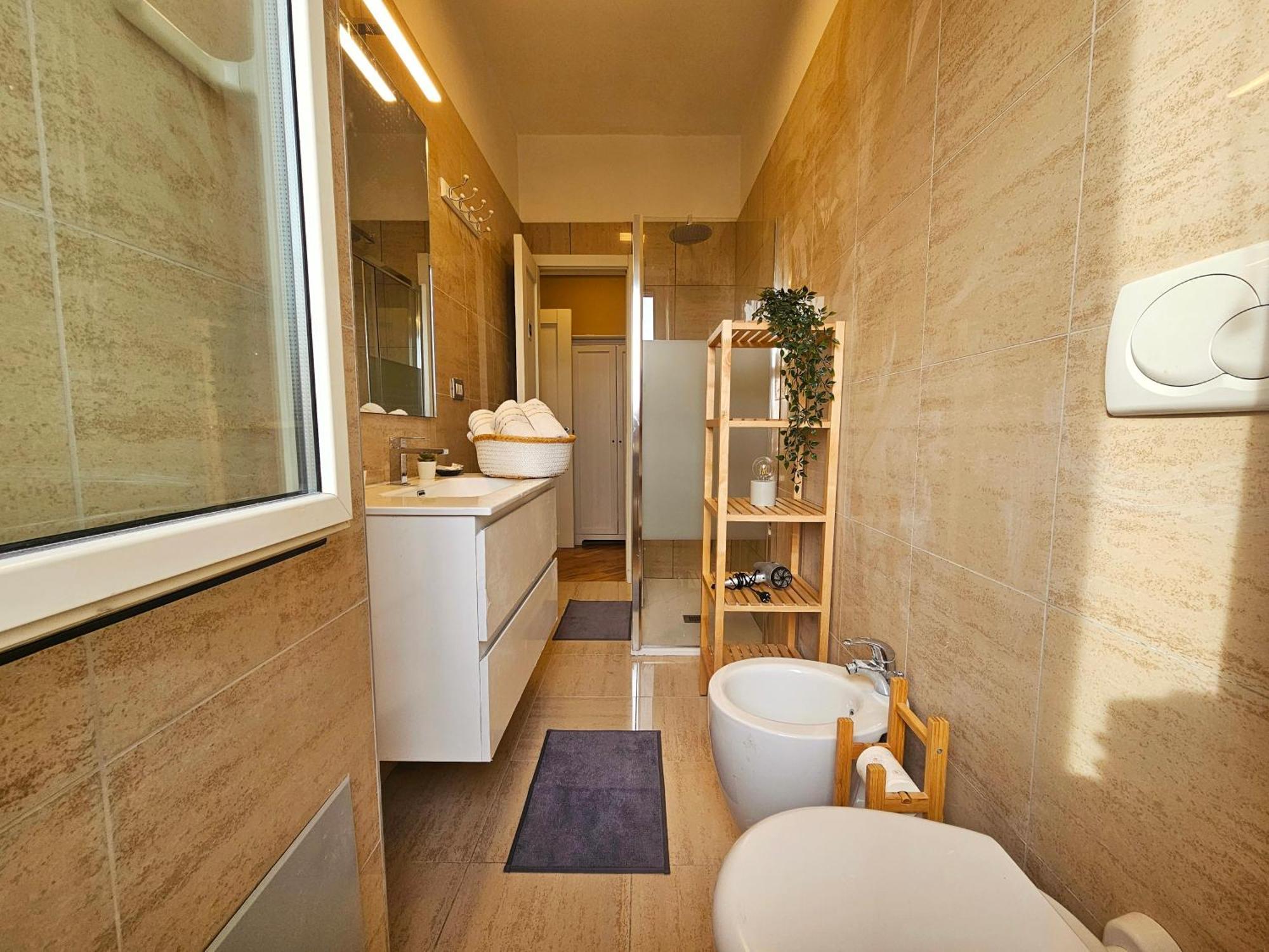 Sunny & Updated Flat With Panoramic City View 50M From M4 Stop Milan Bagian luar foto